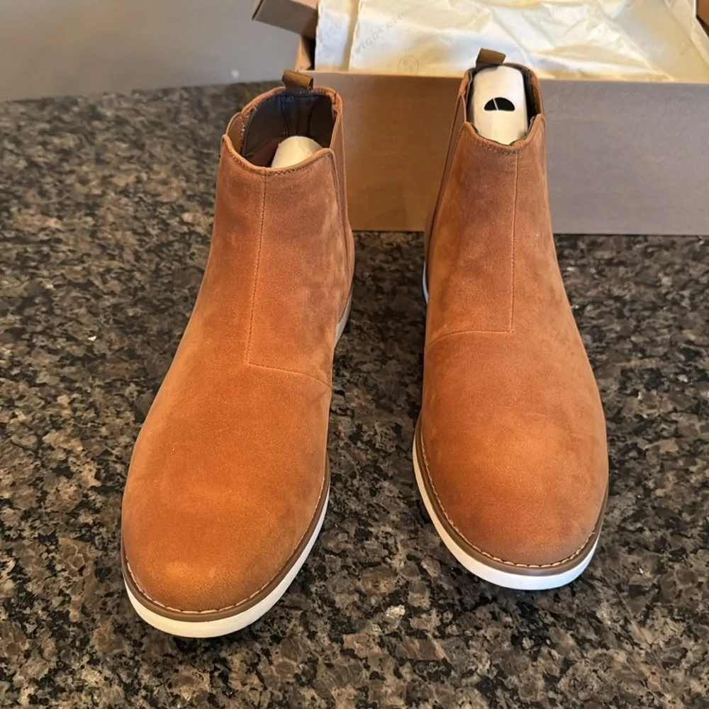 Reserved Footwear tan chukka boots NIB 10